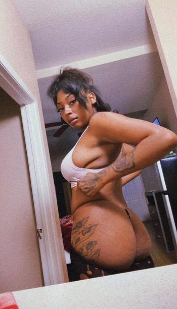 Vondelii, 23  female escort, Tallahassee